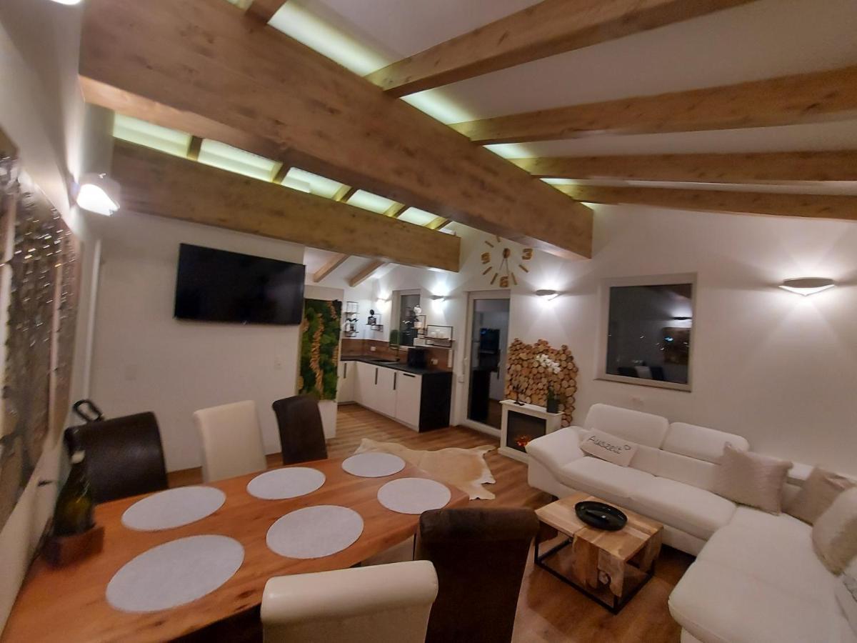 Auszeit Steiraland Penthouse 9 Mit Grossen Balkon Und Parkplatz Διαμέρισμα Λεόμπεν Εξωτερικό φωτογραφία